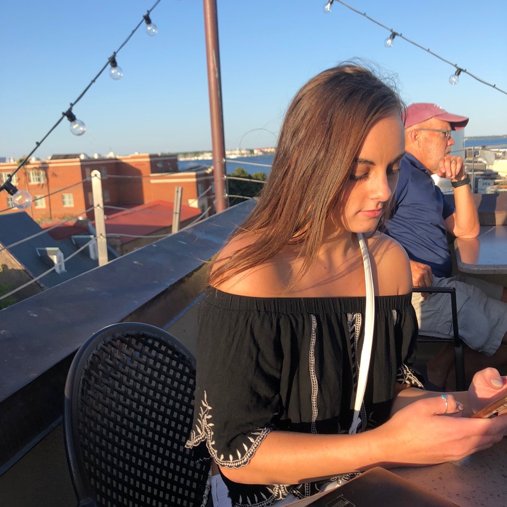 Meet your Posher, Laurel